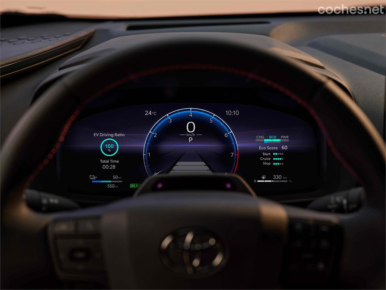 El cuadro de instrumentos digital del Toyota C-HR 2024 ofrece mucha información y con unos gráficos agradables. 