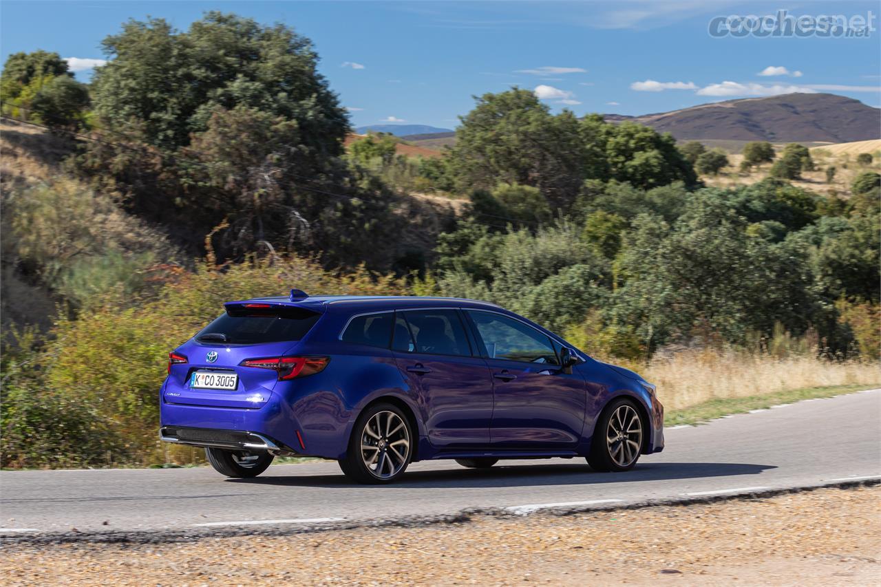 La versión Touring Sports del Toyota Corolla 2023 mantiene el comportamiento dinámico de la variante corta.