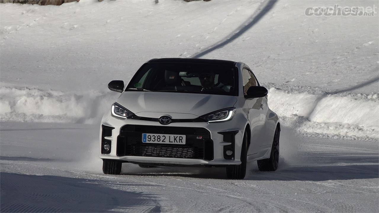 Su motor 3 cilindros turbo de 1,6 litros anuncia 261 CV. Declara un 0 a 100 km/h en 5,5 segundos.