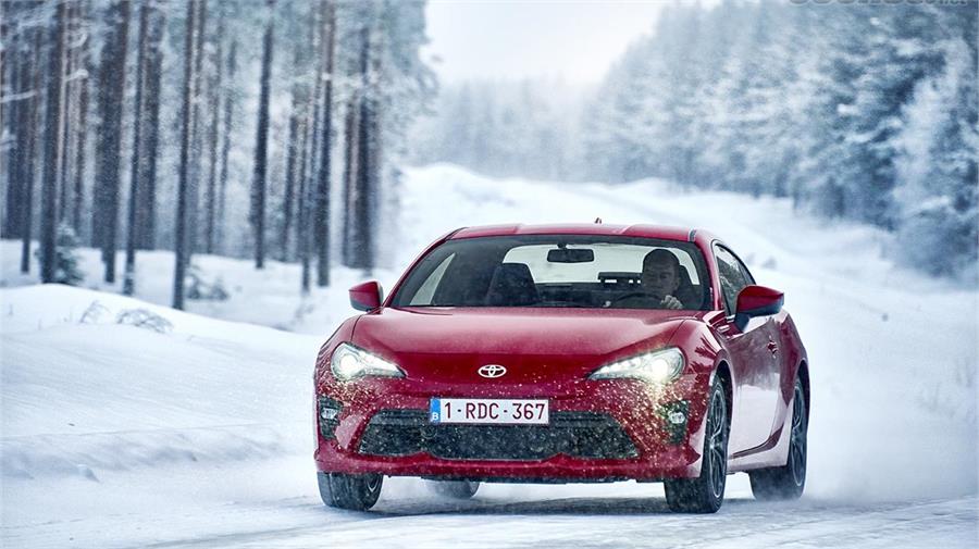Toyota GT86 2017: Más deportivo y confortable