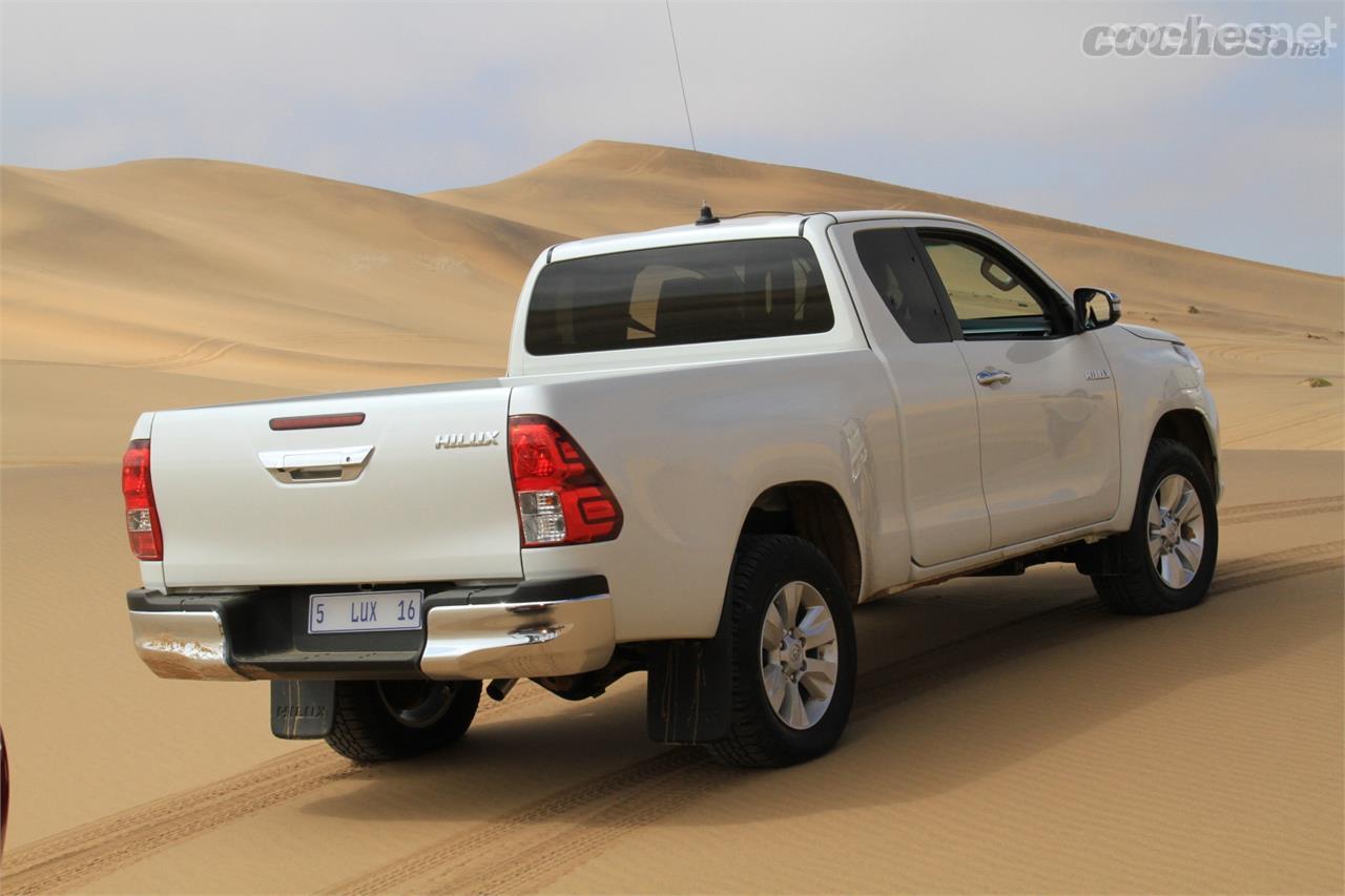 Del Hilux habrá tres variantes de carrocería. Esta es la de cabina extendida, cos dos portezuelas traseras y caja de 1,81 metros de largo por 2,52 de la de doble cabina.