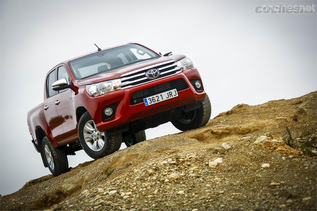 El nuevo Toyota Hilux es un pick-up más equilibrado que el anterior, con un motor no excesívamente potente pero sí satisfactorio en cuanto a comportamiento. 