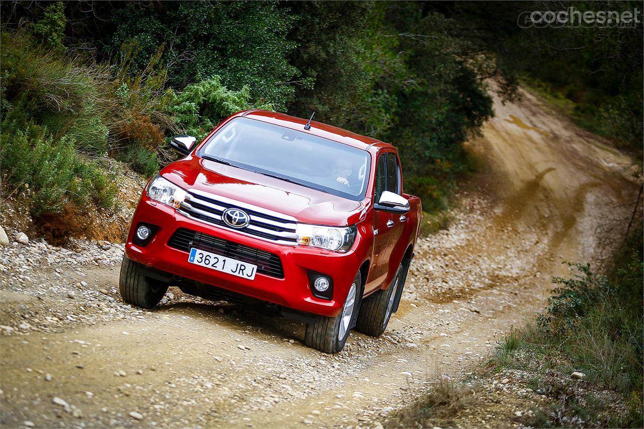 El  Toyota Hilux no pierde en absoluto su capacidad para rodar por pistas en cualquier estado con total soltura. 