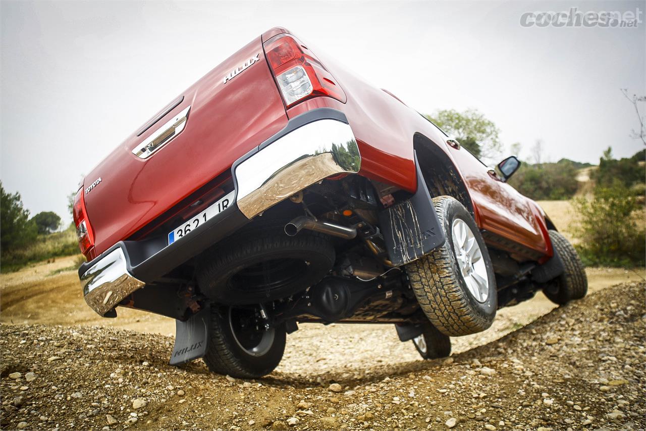 Las suspensiones mejoran la extensión, lo que unido a la nueva electrónica y la clásica configuración de 4x4 insertable, más una reductora, garantizan una enorme movilidad en off-road. 