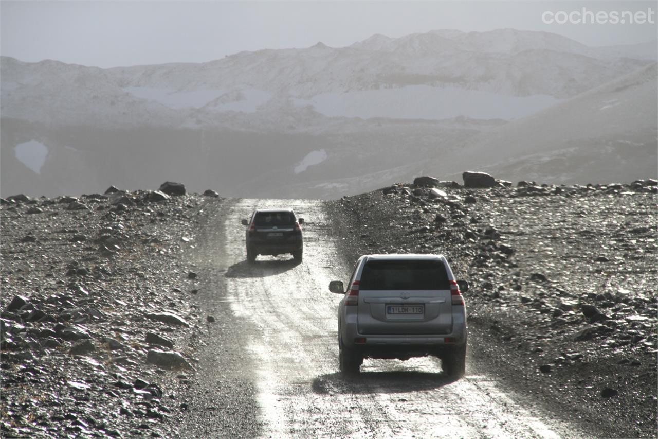 Abandonar el asfalto en Islandia es muy fácil ya que la mayoría de carreteras interiores son de tierra y no excesivamente anchas.