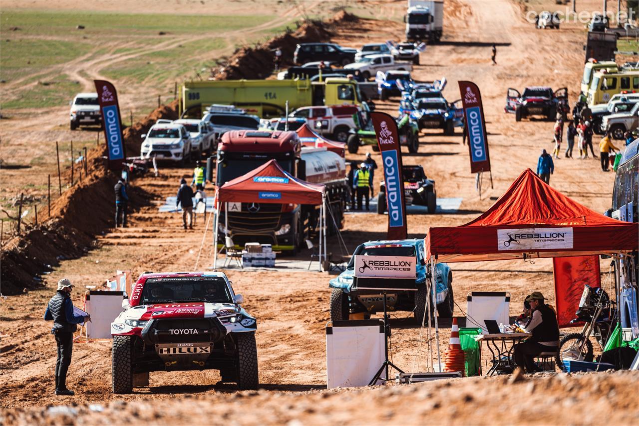 En esta excursión por Arabia Saudí asistimos a la salida de la cuarta etapa del Dakar.