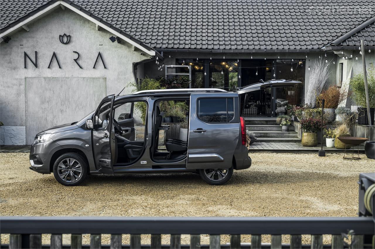 El Toyota Proace Verso en su versión corta de carrocería es compacto. Sólo puede pedirse con 5 plazas. Si se quieren 7, hay que ir a la carrocería larga. 