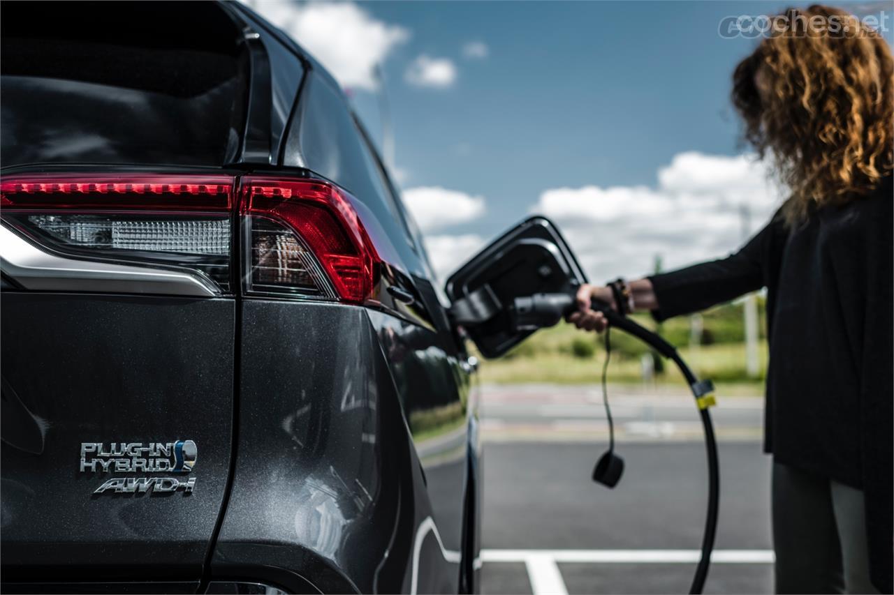 El Toyota RAV4 Plug-in tiene 306 CV pero también es más confortable y silencioso.