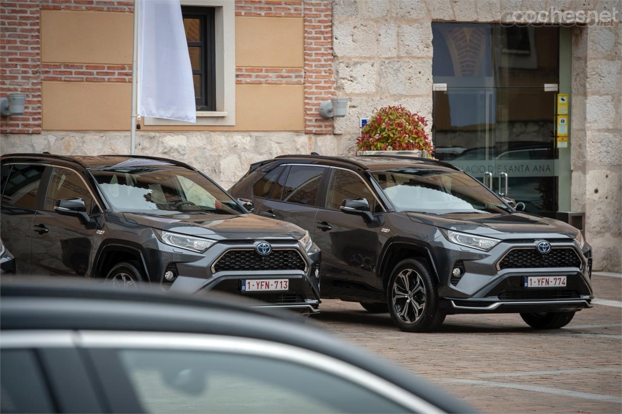 Las diferencias estéticas del Toyota RAV4 Plug-in residen en la parrilla y los cromados.