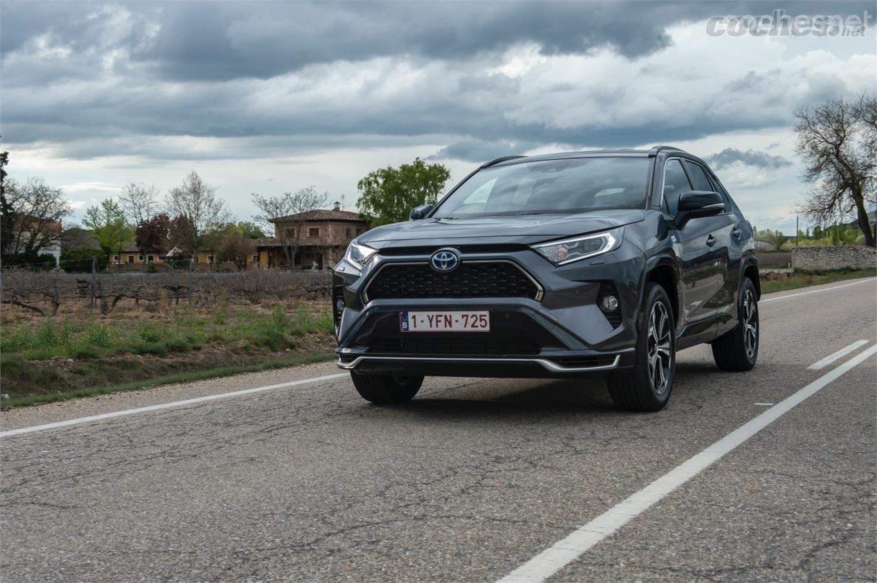 El Toyota RAV4 Plug-in tiene cuatro modos híbridos: EV, Auto EV/HV, HV y CHG.