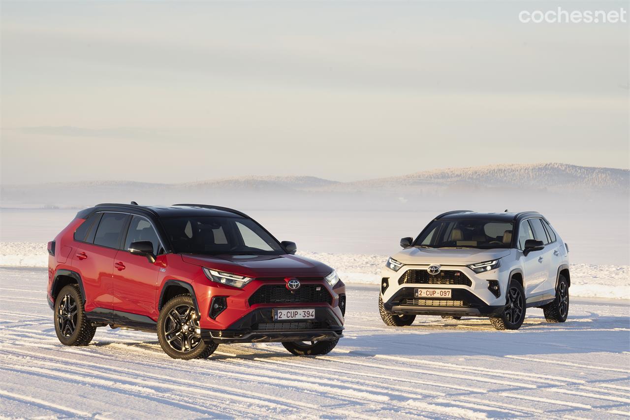 Estas son las dos versiones del Toyota RAV4 GR Sport que llegarán a nuestro mercado: de momento la híbrida por 50.600 euros y, más adelante, la híbrida enchufable.