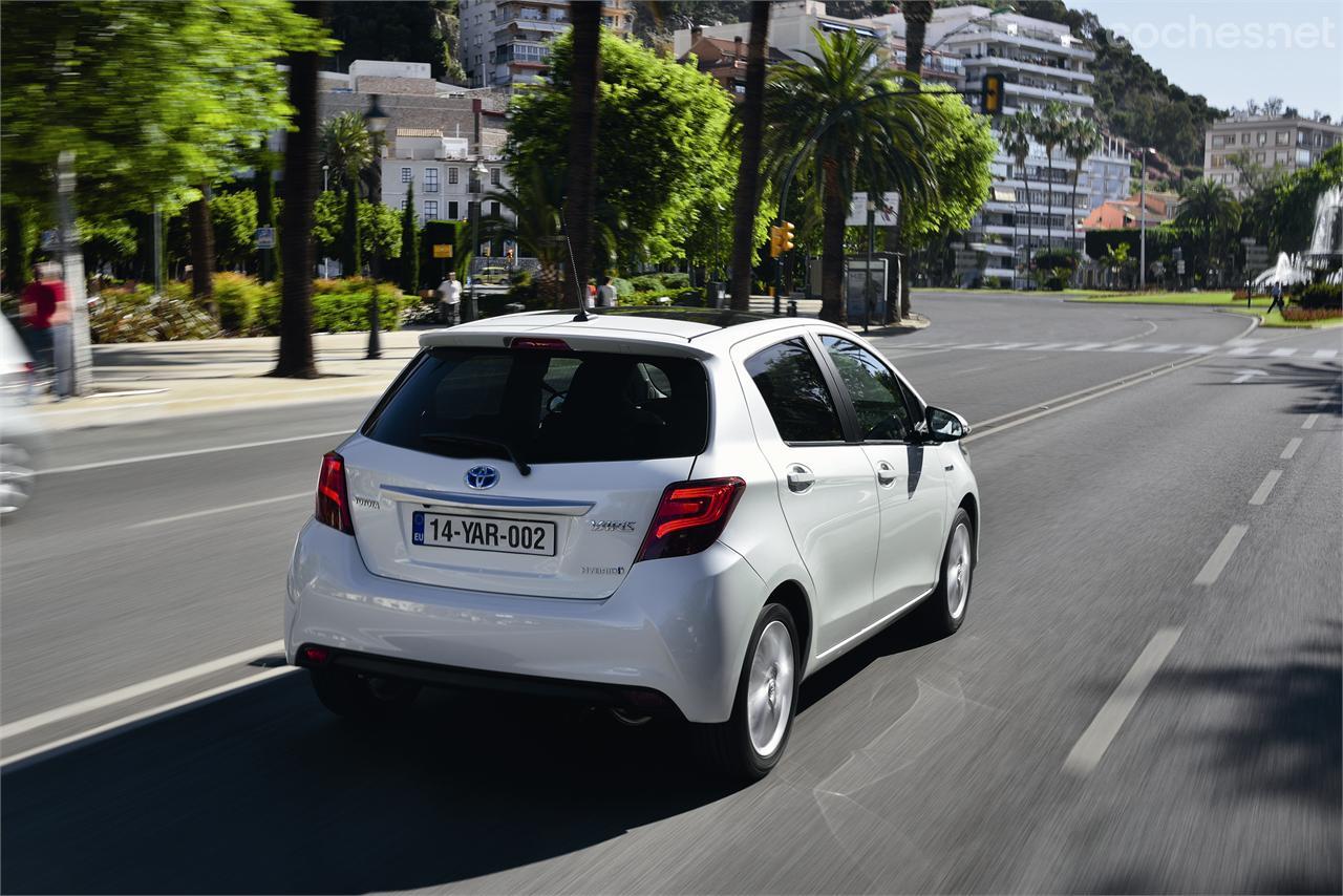 En la zaga se ha colocado un nuevo paragolpes con difusor integrado. El coche parece ahora más ancho, bajo y estable. 