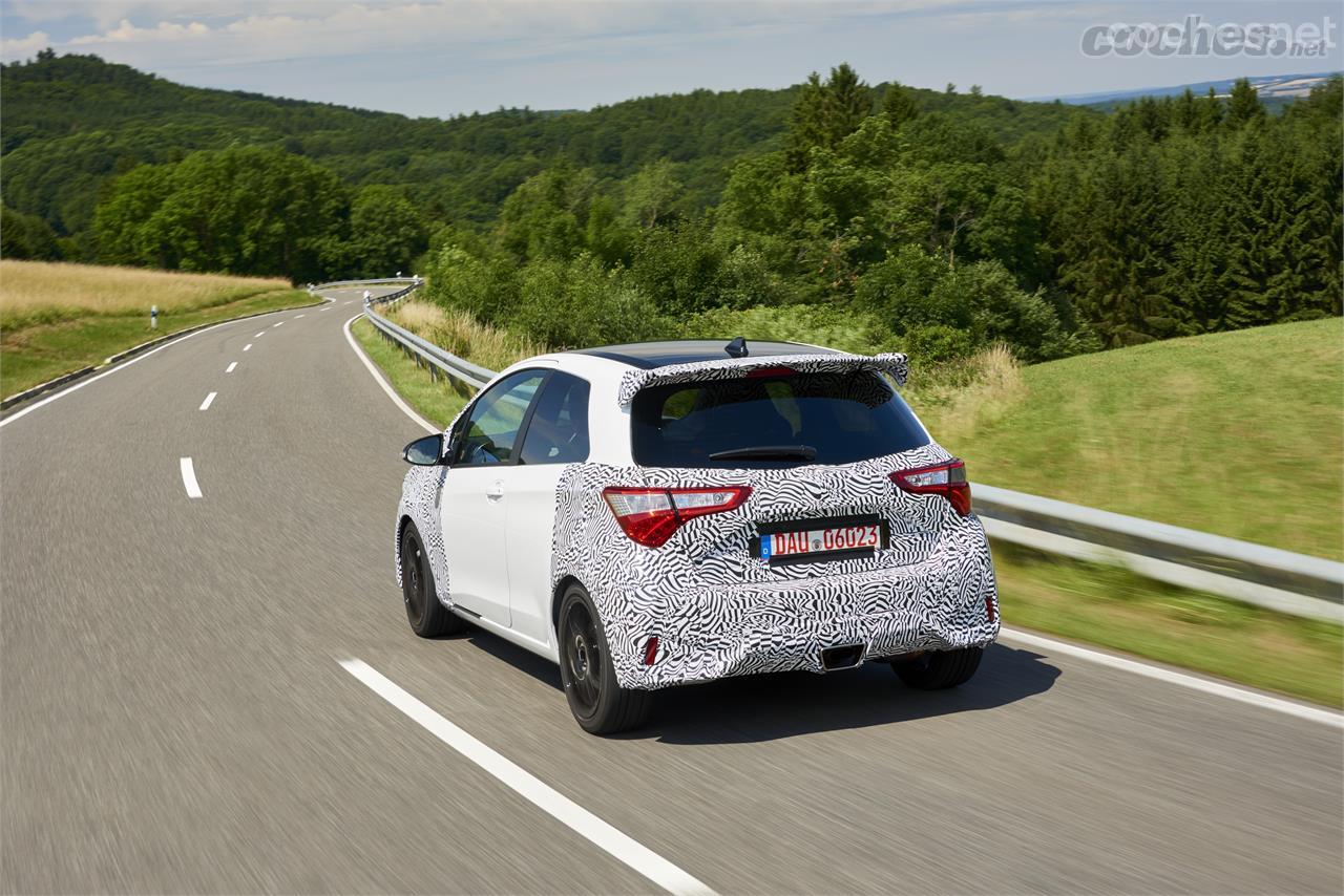 En las carreteras de las montañas del Eiffel pudimos comprobar que este Yaris tiene un motor muy elástico y un chasis perfectamente puesto a punto para la conducción deportiva.