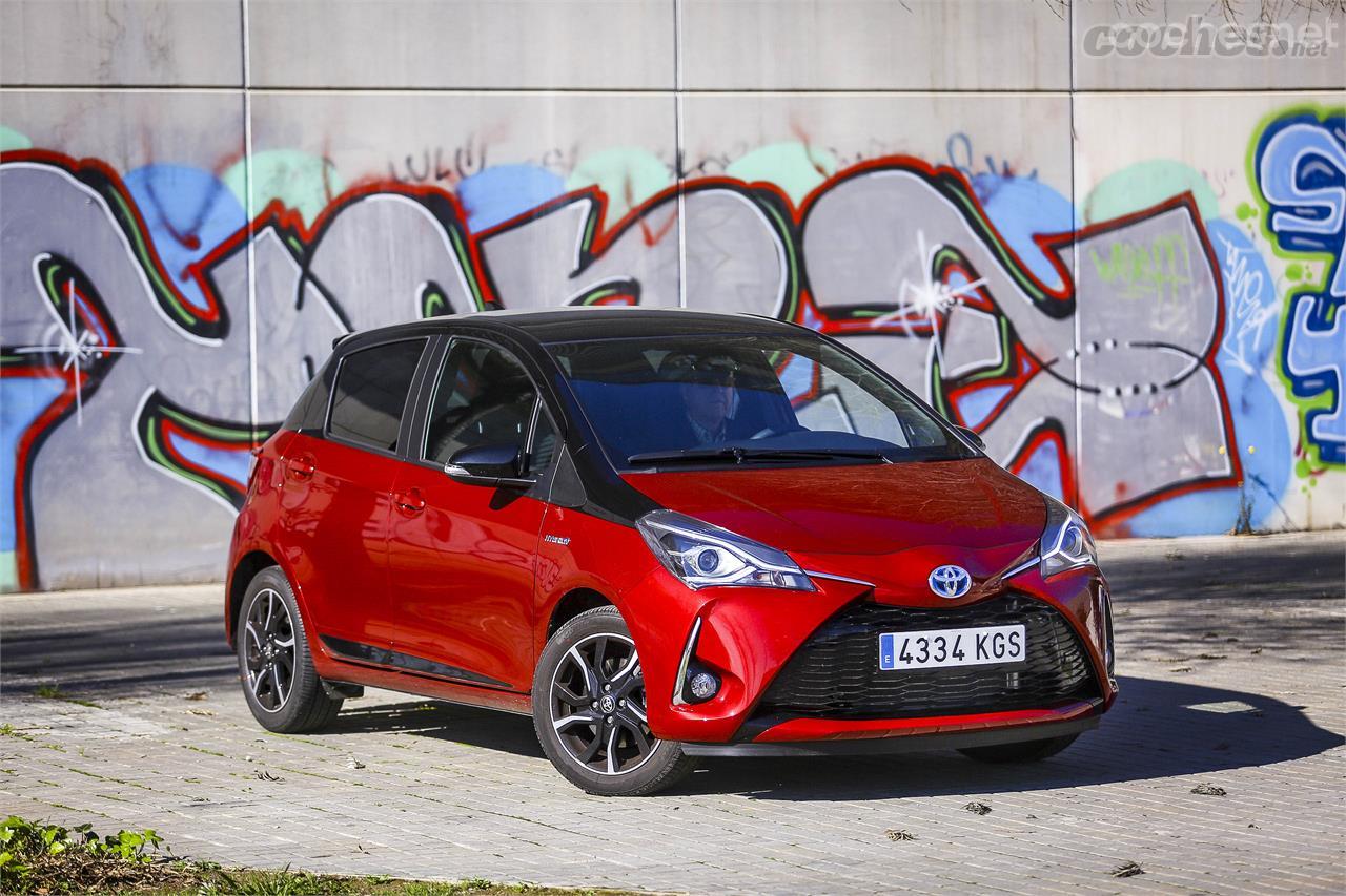 El Yaris probado equipa, de forma opcional, la combinación de colores Bi-Tono Rojo Tokio con techo negro. 