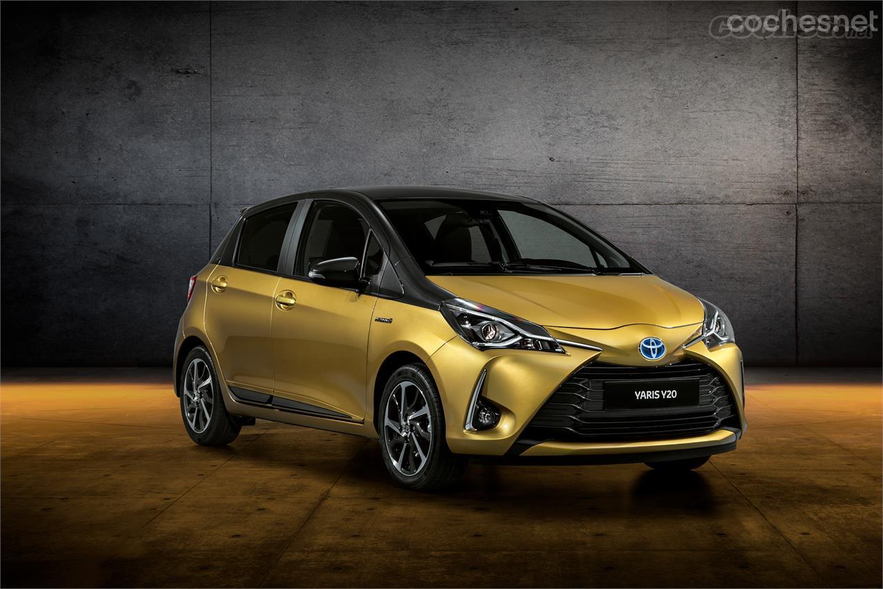 El Toyota Yaris Y20 tiene un acabado muy elegante, con su carrocería bitono y, en este caso, pintado en dorado. 