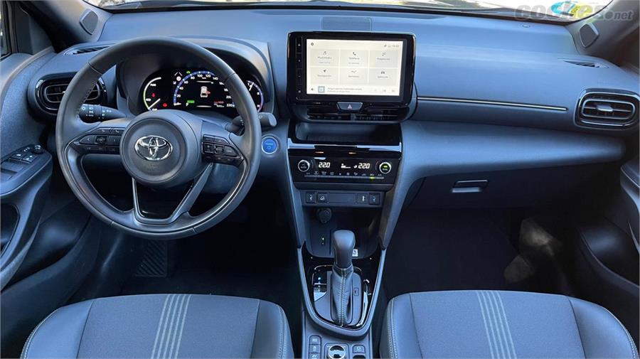 La enorme pantalla con un interfaz más moderno que los que ofrecía Toyota hasta ahora caracterizan el salpicadero del Yaris Cross.