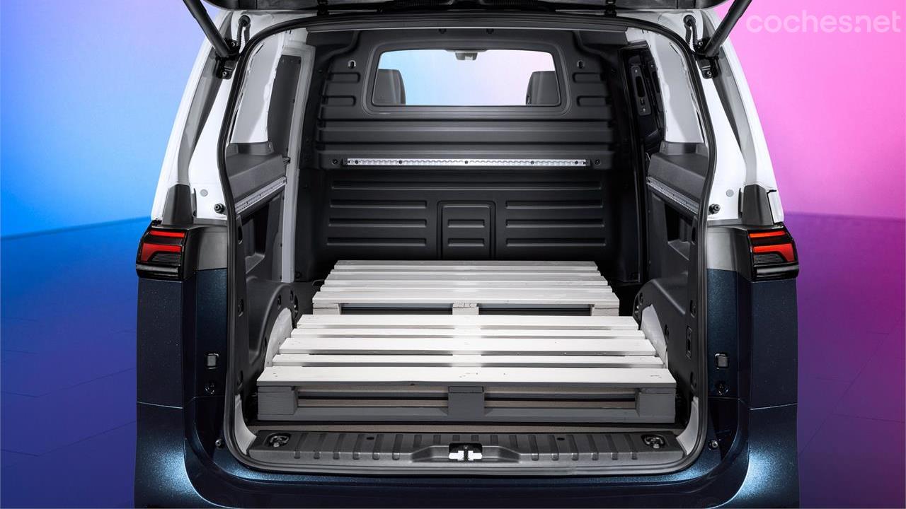 VOLKSWAGEN Amarok - The Cargo freight transport model can easily accommodate two Euro pallets. 