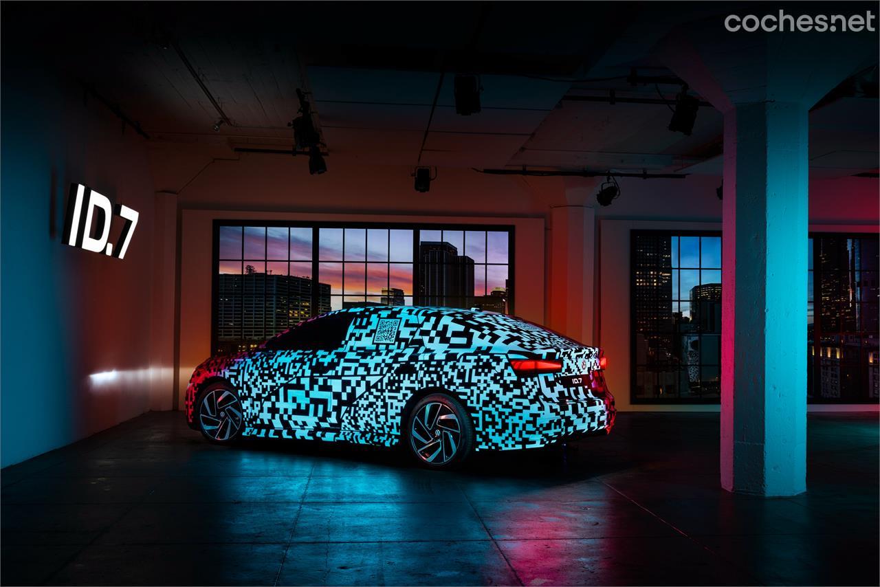 Este modelo, destinado a reemplazar al Volkswagen Passat, se muestra en el CES 2023 con un llamativo camuflaje luminiscente.