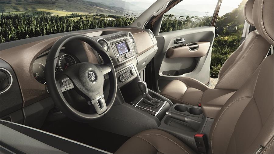 El interior de este pick-up parece el de un turismo. El cambio automático sólo está disponible con la transmisión 4Motion. 