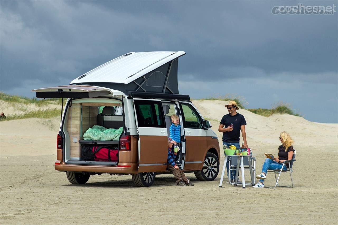 La versión camperizada, la California, está disponible con tres niveles de acabado: Beach Tour, Beach Camper y Ocean.