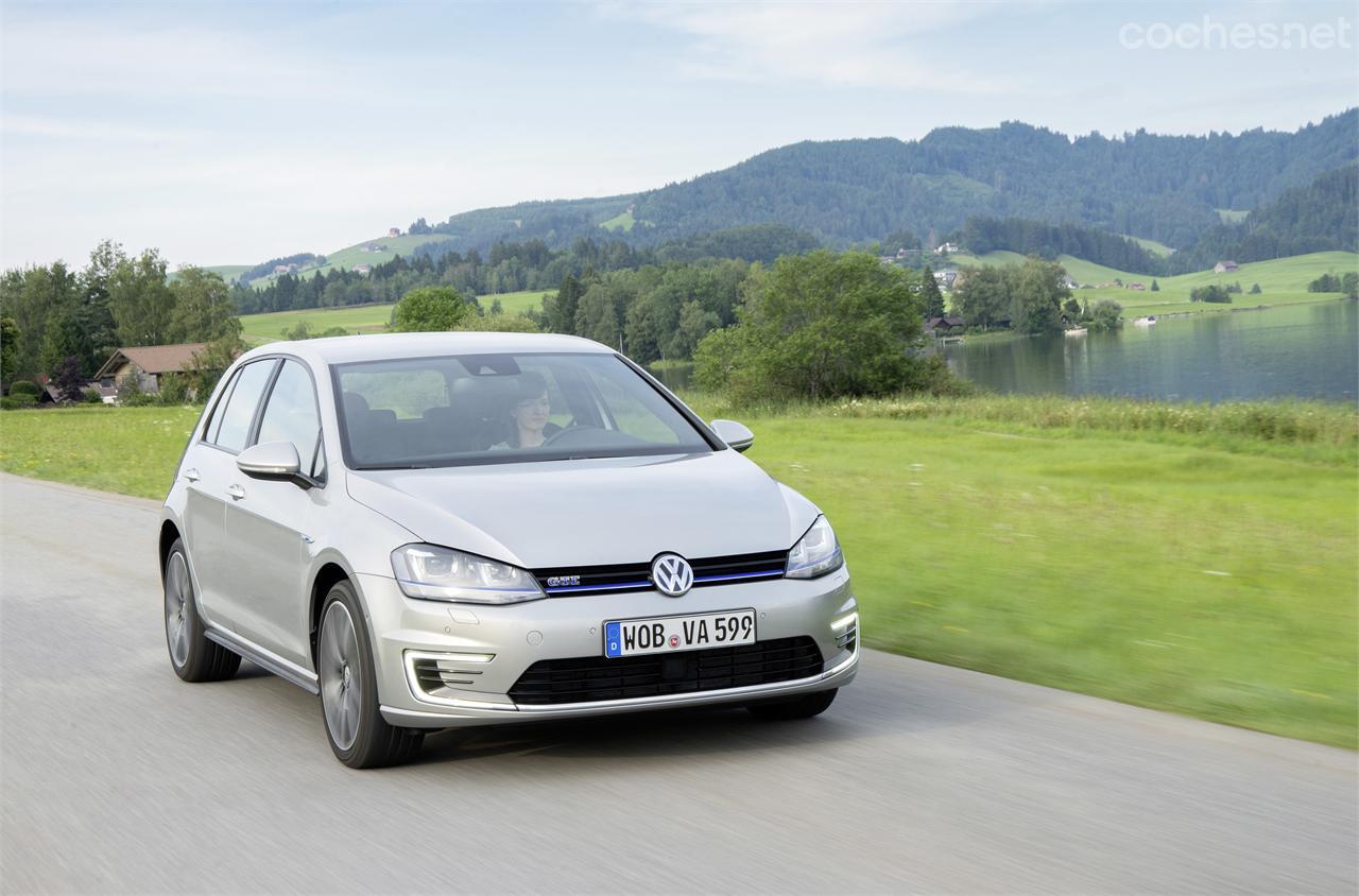 El Golf GTE se desenvuelve en carretera como se esoera de un Golf con 204 CV de potencia máxima. Puede dar buenas sensaciones al volante. 