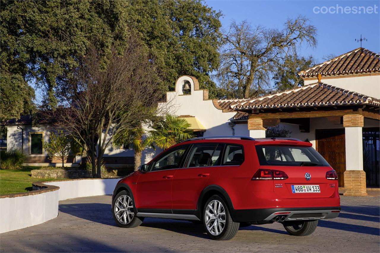 El Golf Alltrack es una réplica de Volkswagen con respuesta a sus primos hermanos Skoda Scout y SEAT León X-Perience.