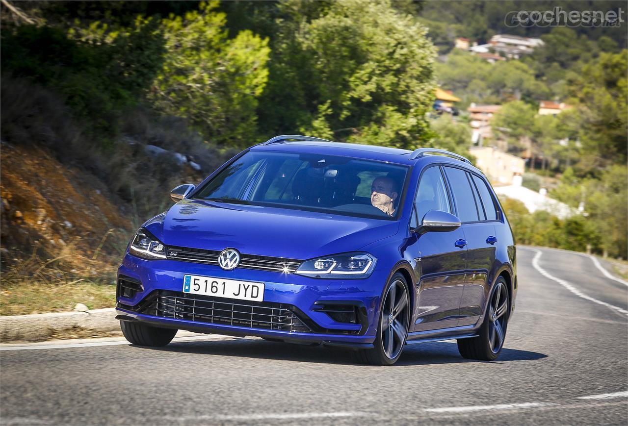 Si quieres disfrutar en un puerto de montaña, lo podrás hacer sobradamente. Si quieres viajar cómodamente en familia también. Son las dos caras del Golf R Variant.