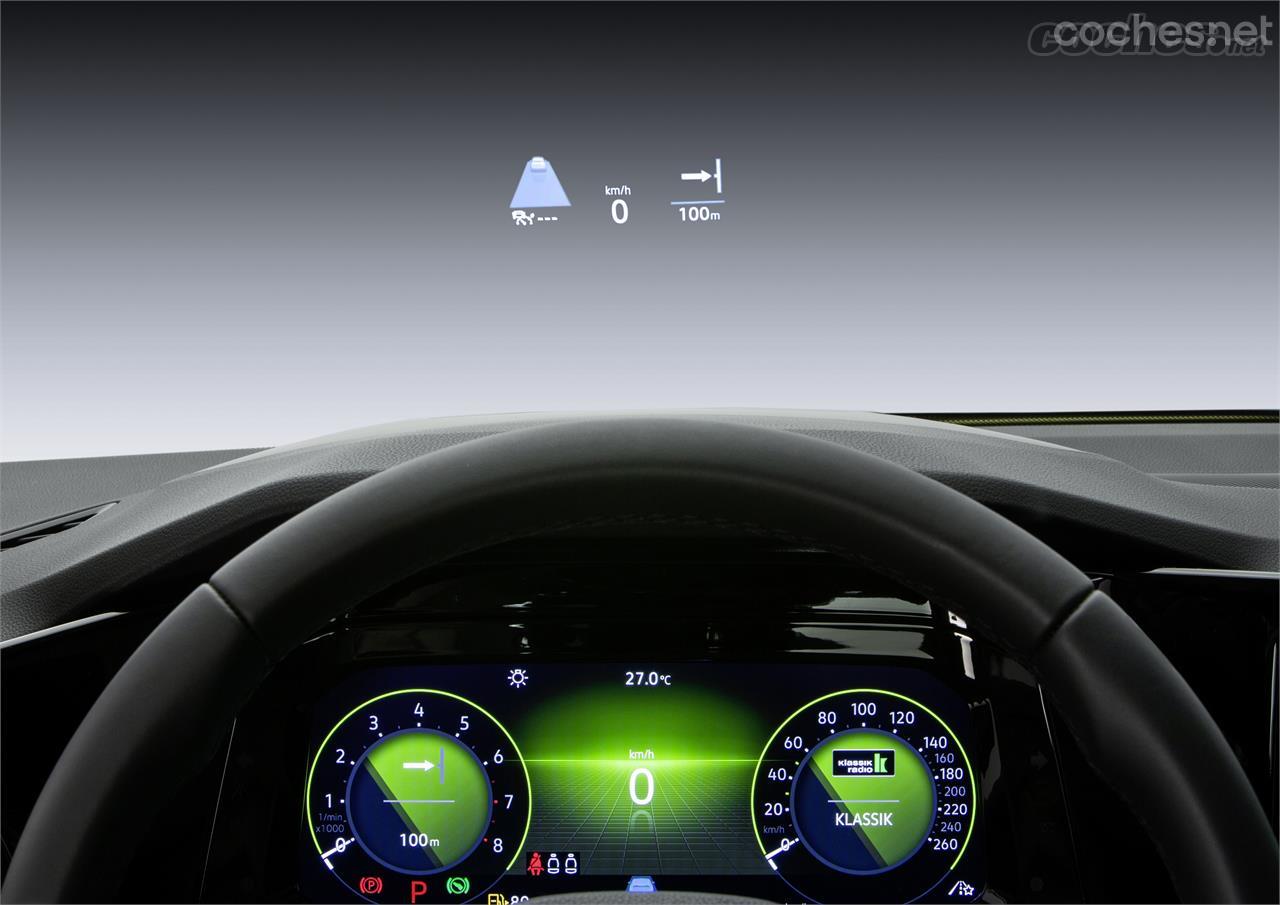 El cuadro de instrumentos digital viene de serie, y el head-up display llega como opción.