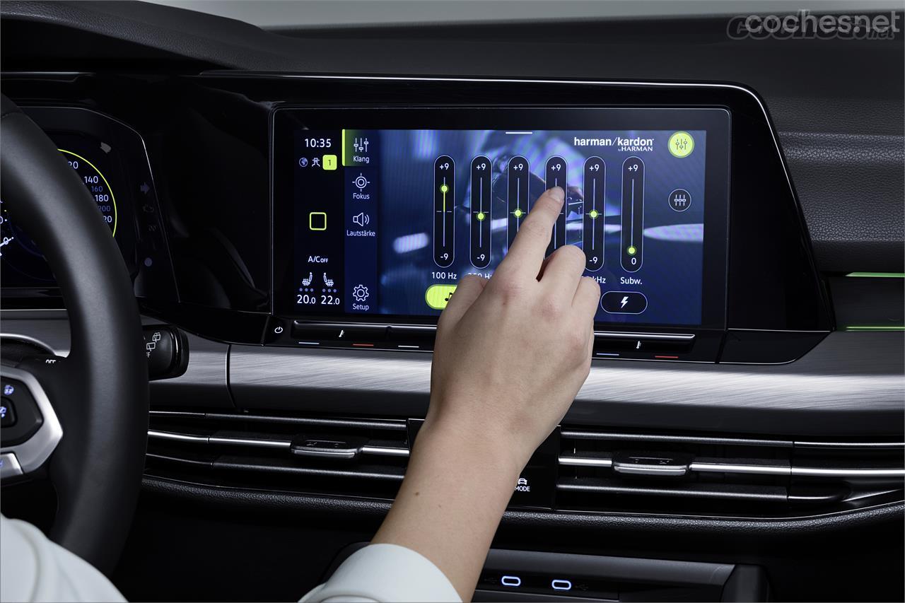 La pantalla central es de manejo táctil, por voz o mediante los nuevos pulsadores digitales. 
