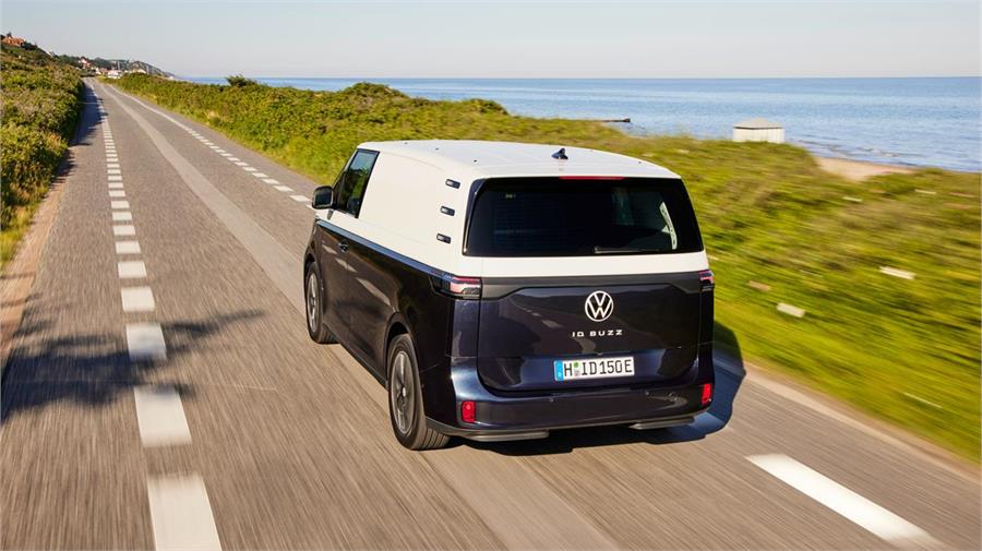 La autonomía homologada por el Volkswagen ID. Buzz Cargo son 414 km en ciclo mixto. Podrían llegar a ser más circulando por la ciudad, pero también muchos menos por la autopista.