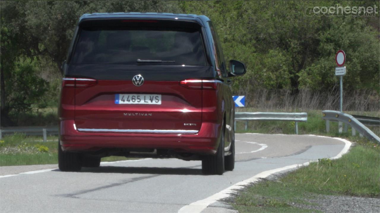 En modo Sport ofrece un comportamiento dinámico como jamás antes había visto en una Multivan.