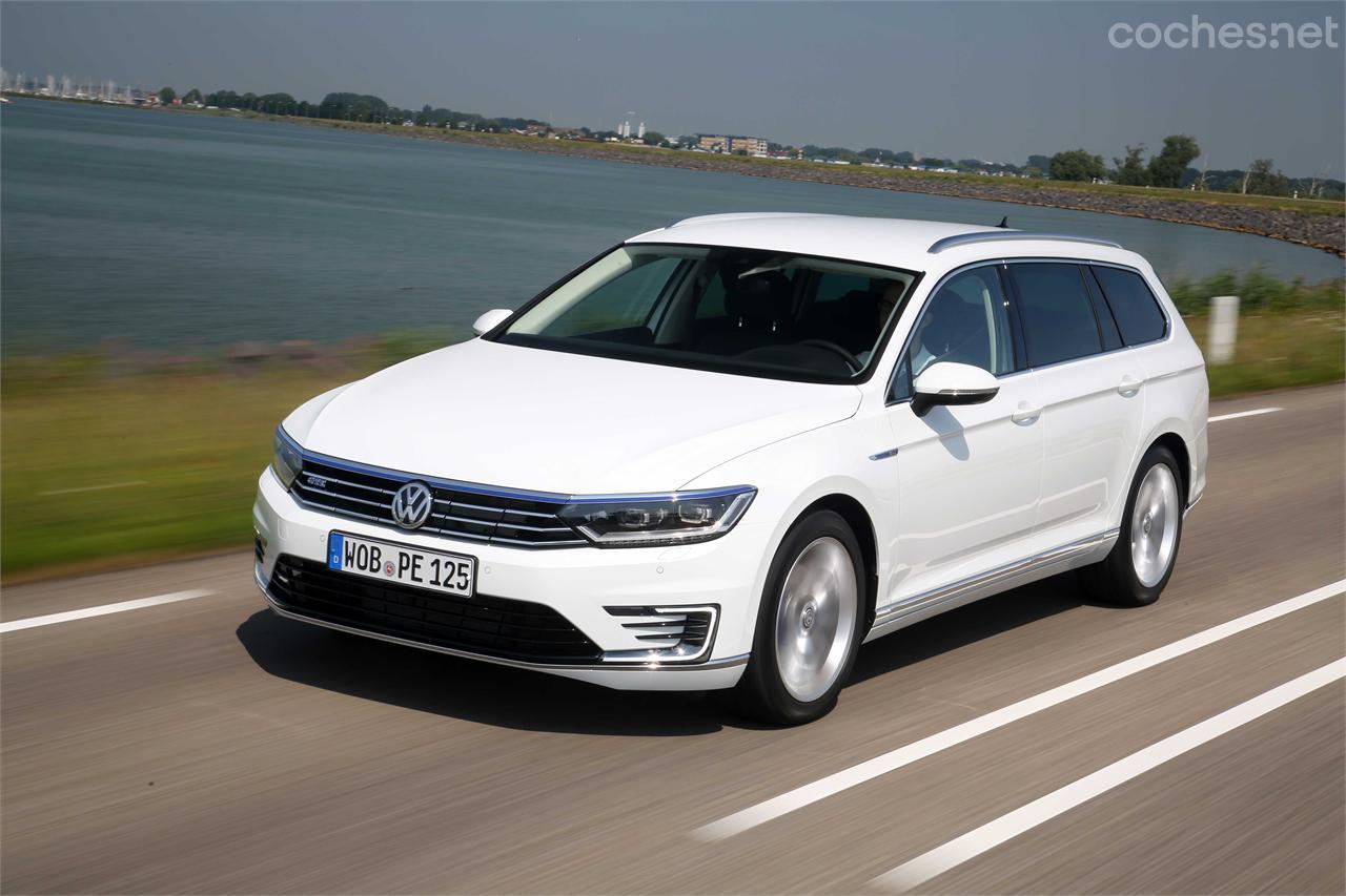 El Passat GTE estará disponible tanto en versión berlina como en la versión Variant de la imagen.