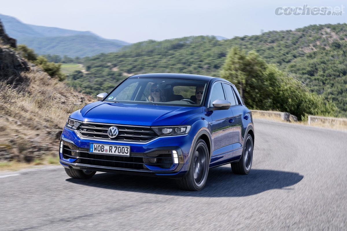 El Volkswagen T-Roc R comparte plataforma con el Golf, y su tacto de conducción es muy similar al de un turismo. 