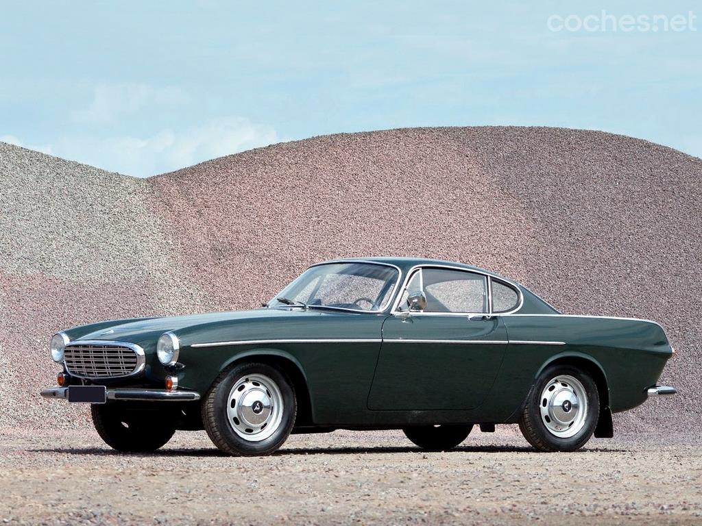 Queda muy claro que la base del Volvo P1800 era un cupé de tres volúmenes.