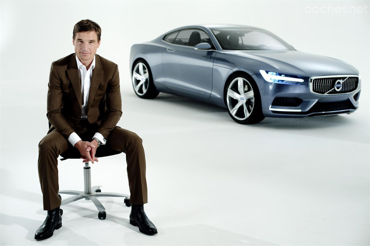 Thomas Ingenlath, Vice-presidente de Diseño de Volvo, frente al concept fruto de su inspiración. 