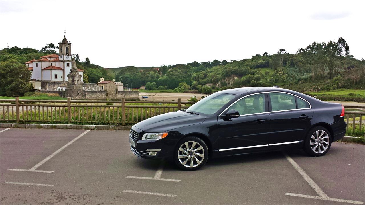 Hemos conducido el Volvo S80 por las preciosas carreteras de Asturias.