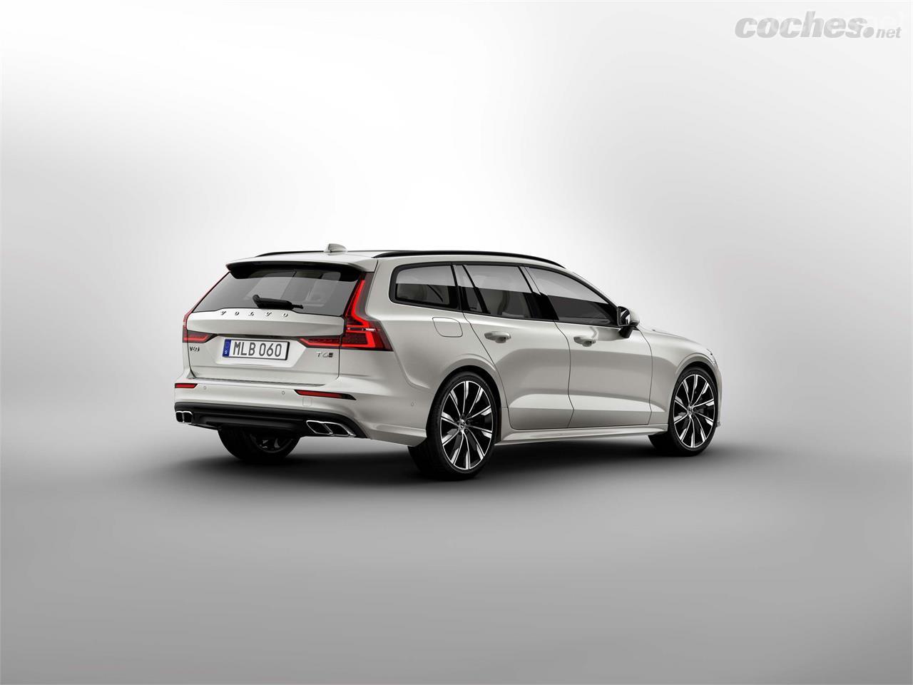 Los grupos ópticos traseros de diseño vertical son desde hace décadas una seña de identidad de los modelos familiares de Volvo.