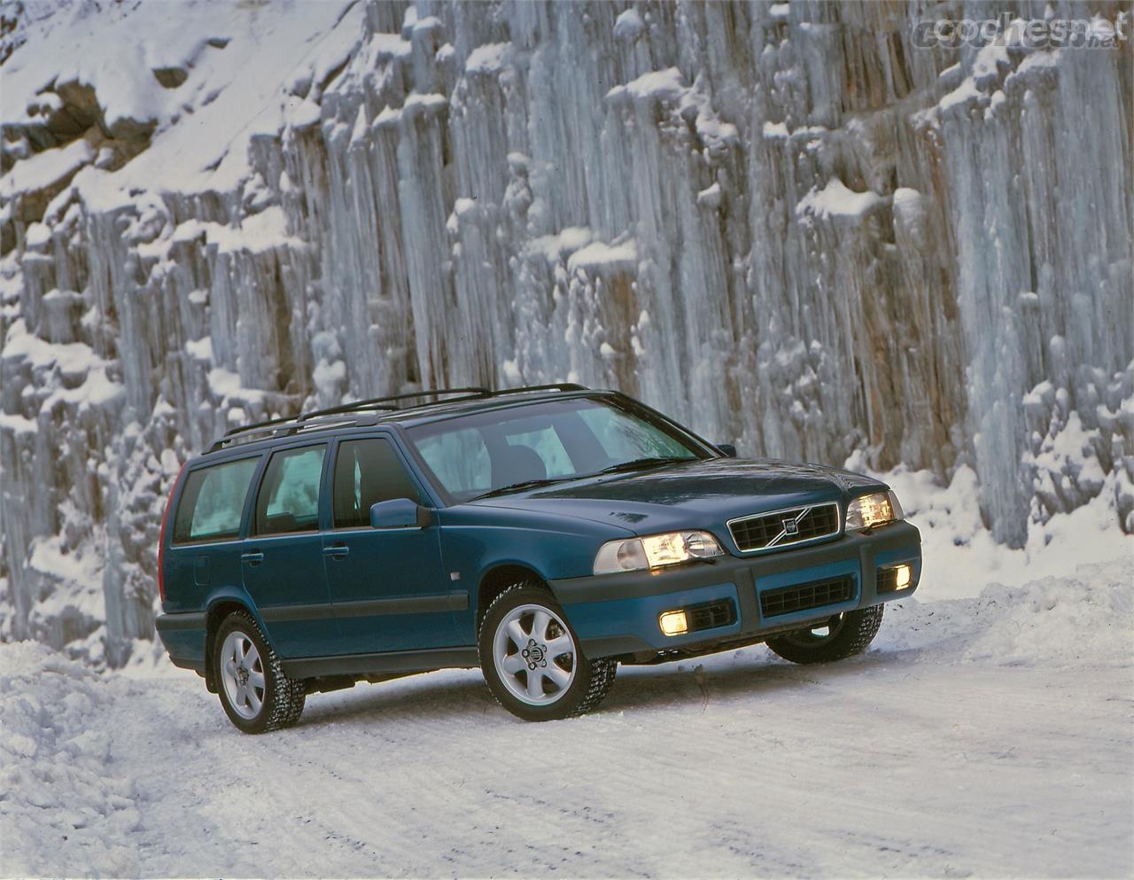 La saga Cross Country se inició en 1997 con el V70 XC, todo un pionero en este segmento de los familiares crossover.