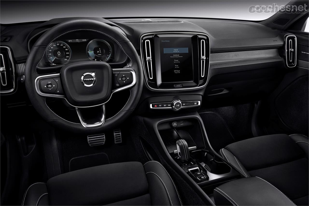 El interior del Volvo XC40 T4 Twin Engine no sufre cambios respecto a lo conocido hasta ahora. 