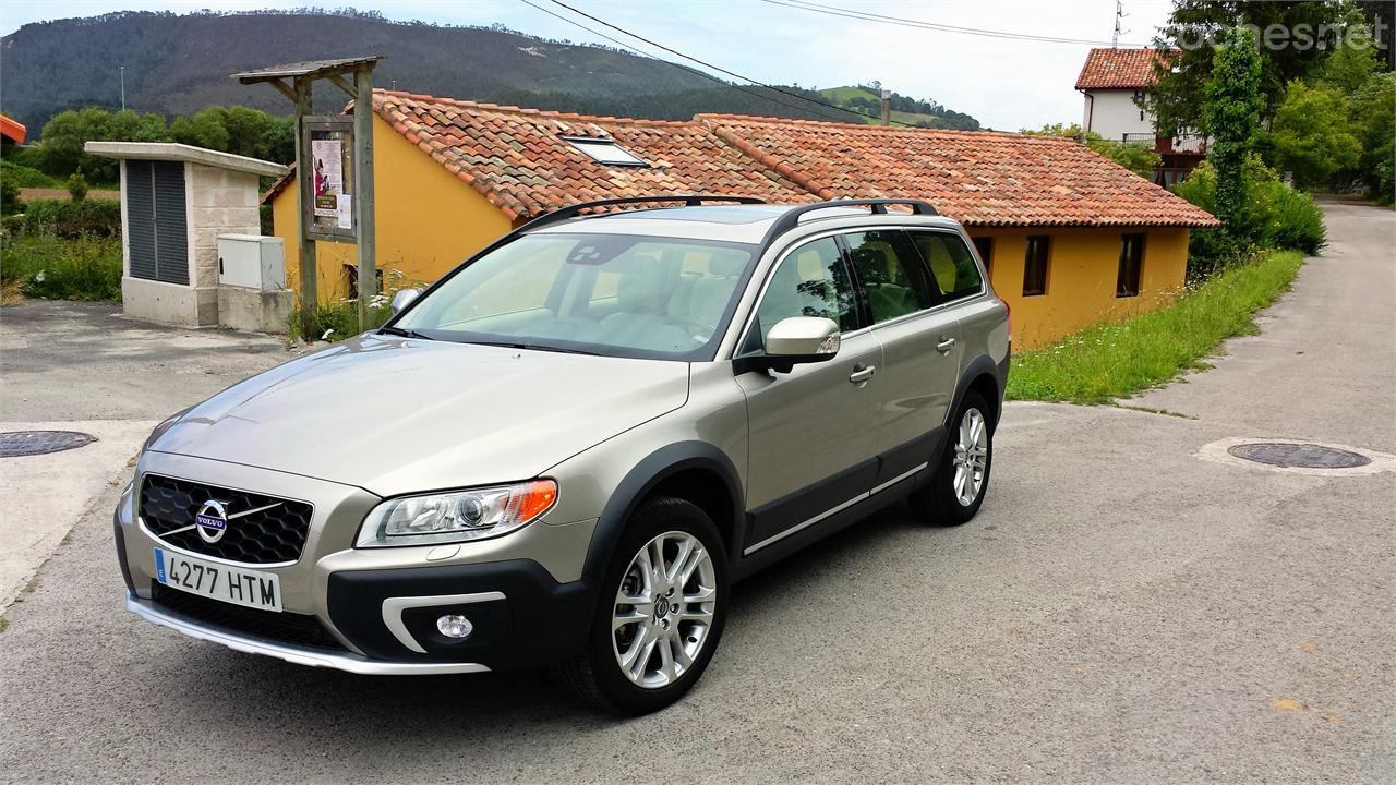 La berlina "campera" XC70 incorpora los motores T5 gasolina de 245 CV y D4 diésel de 181 CV.