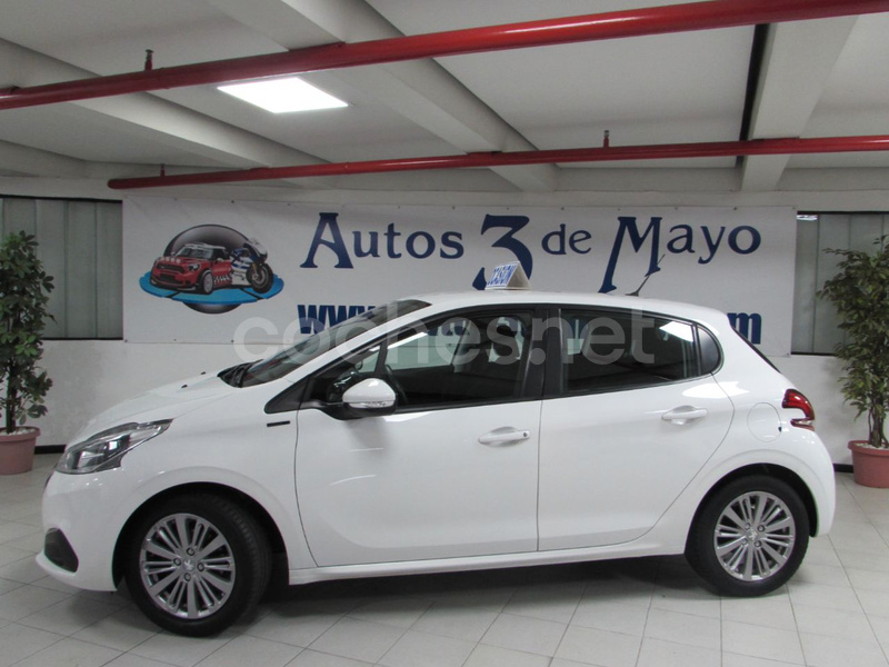 PEUGEOT 208 5P Signature 1.2L PureTech 60KW 82CV 5p.