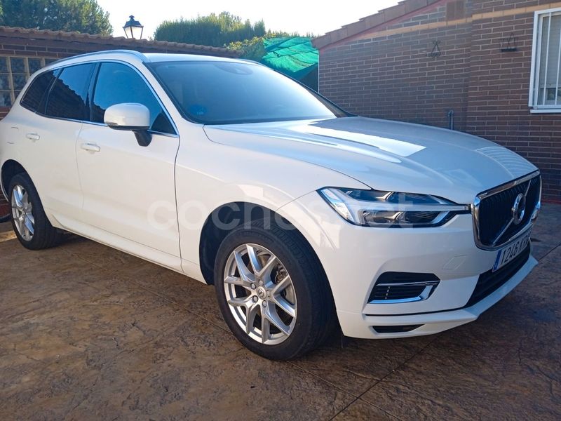 VOLVO XC60 2.0 T8 AWD Momentum Auto