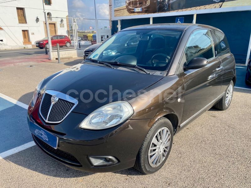 Precio y ficha técnica del LANCIA Ypsilon Pequeño