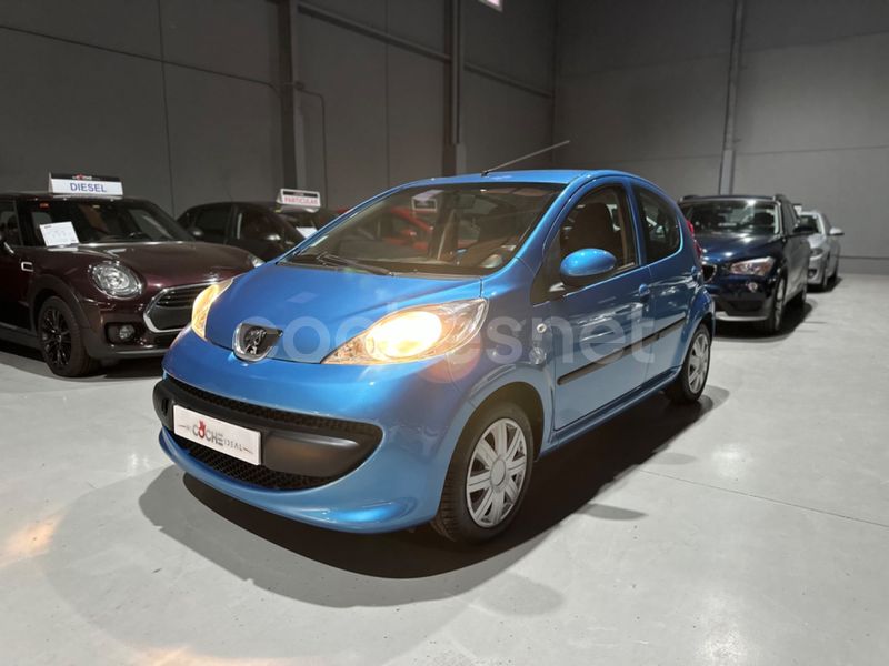 PEUGEOT 107 1.0i Urban 5p 2010, Ficha técnica, precio y medidas