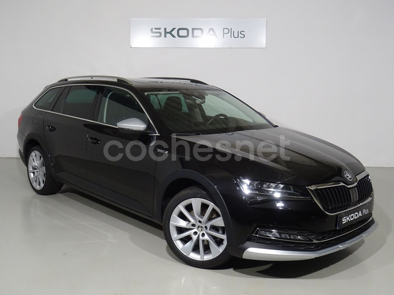 SKODA Superb Combi 1.5 TSI DSG Scout