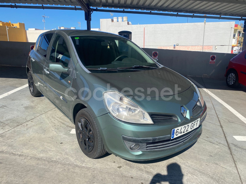 RENAULT Clio Authentique 1.2 16v eco2