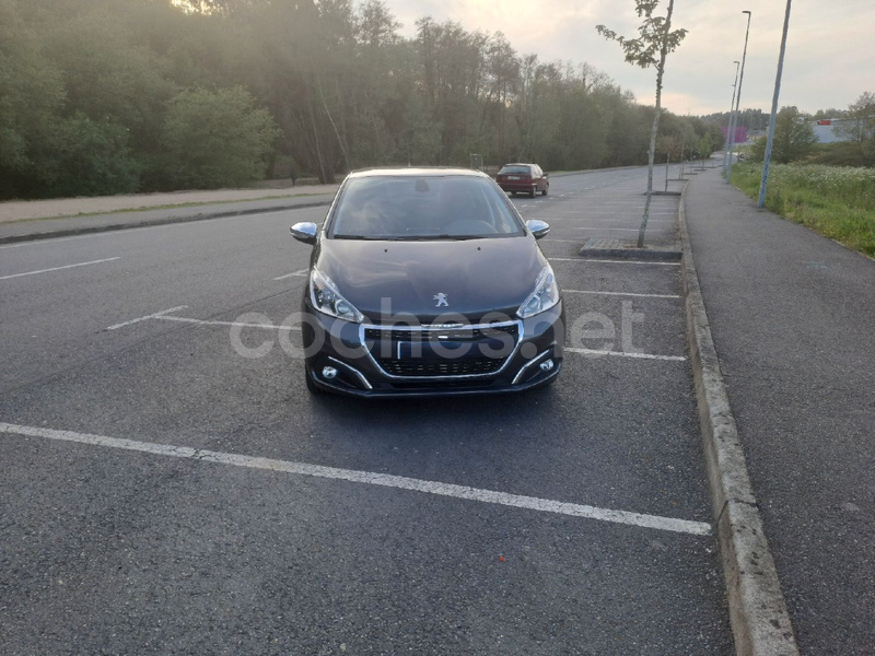 PEUGEOT 208 Signature BlueHDi