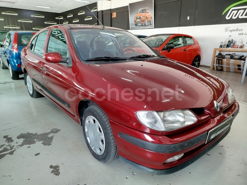 RENAULT Mégane DYNAMIQUE 1.6 16V 5p.