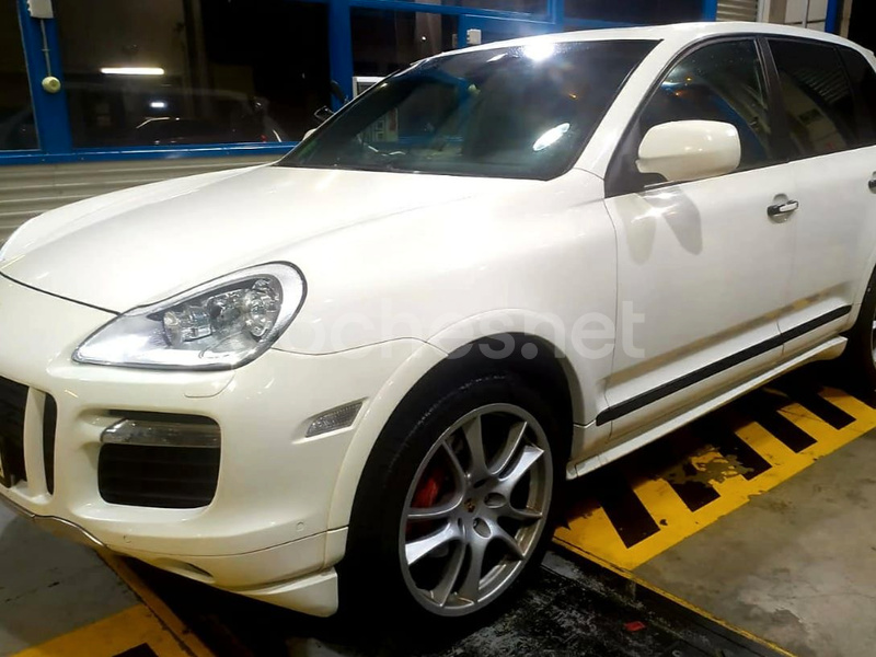 PORSCHE Cayenne GTS