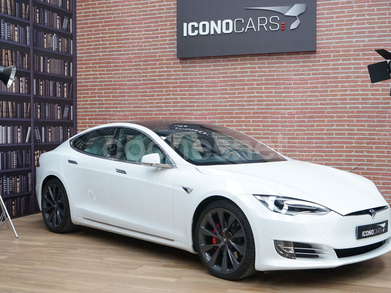 TESLA Model S Ludicrous Performance 4WD 5p.